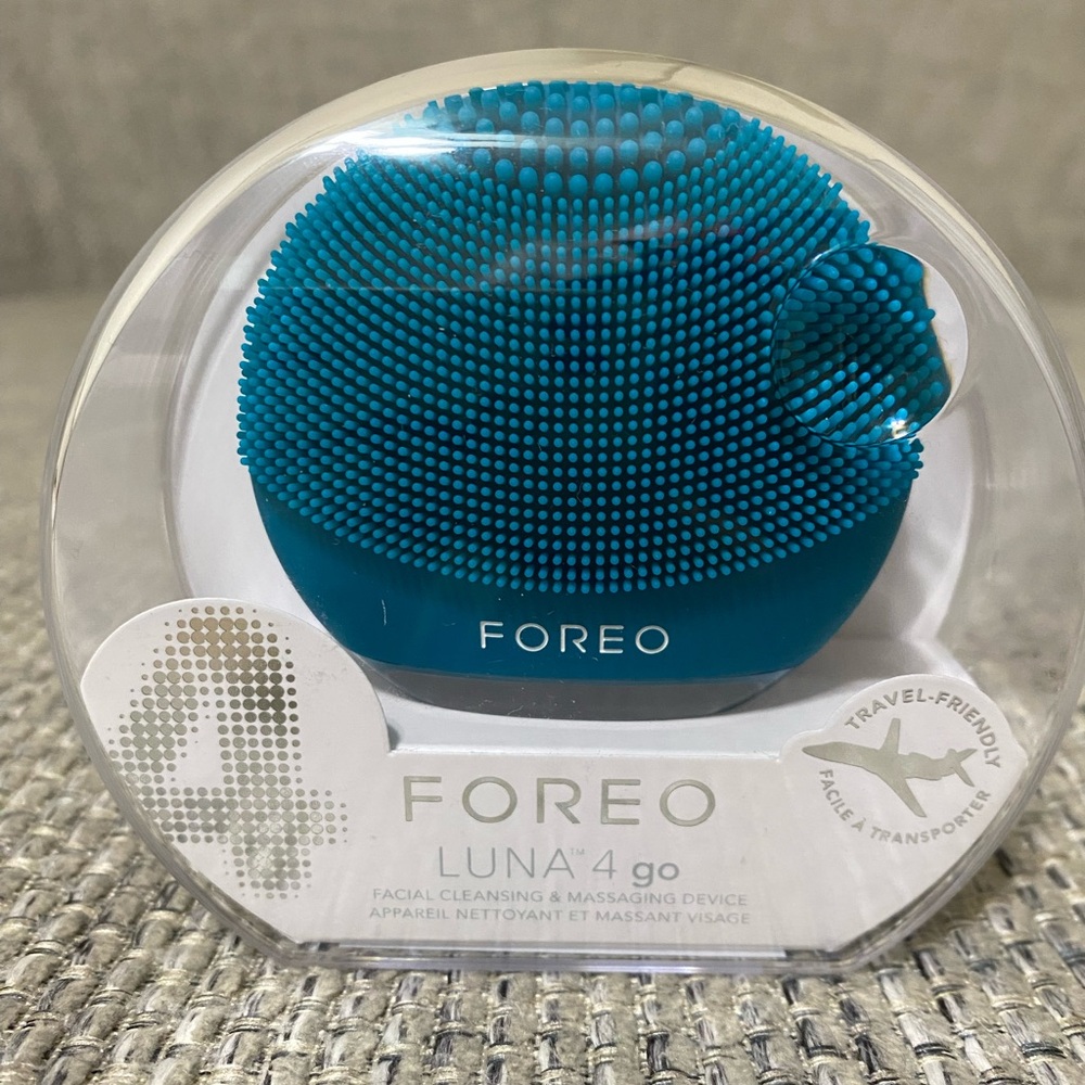 NWT FOREO LUNA 4 go travel friendly facial cleansing and massaging device